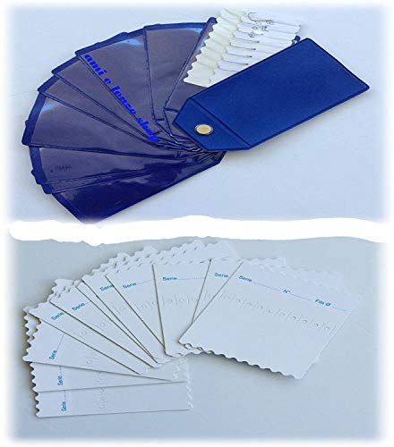 LIBRETTO PORTA FINALI CON 10 CARTONCINI IL LIBRETTO PUO CONTENERE FINO A 100 AMI LEGATI CHE VERRANO RIPOSTI IN MANIERA ORDINATA NELLE APPOSITE TASCHE DOPO ESSERE STATI AVVOLTI NEL CARTONCINO. COSTRUITO CON MATERIALE COMPLETAMENTE IMPERMEABILE.