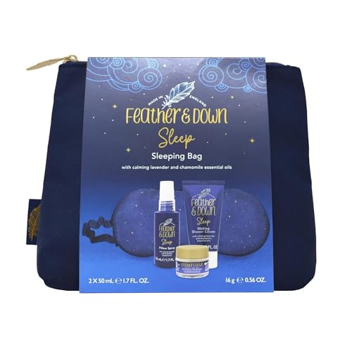 Feather & Down Schlaftasche-Geschenkset (luxuriöse Augenmaske, Schlafbalsam, Kopfkissenspray, Duschcreme) – mit beruhigenden ätherischen Ölen aus Lavendel und Kamille. Ohne Tierversuche. Vegan.