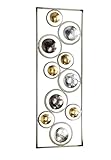 Durch die Kombination aus silberfarbenem Metall und verschieden großen Kreisen in gold, silber und grau erhält die Wanddekoration eine elegante Note und verschönert auf unaufdringliche Weise jedes Ambiente