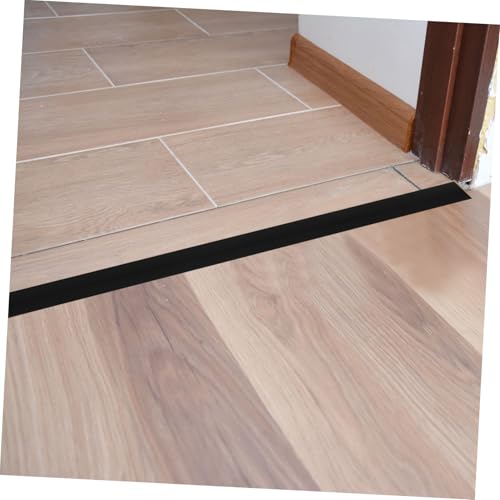 Seuil de transition adhésif noir pour masquer les raccords de sols