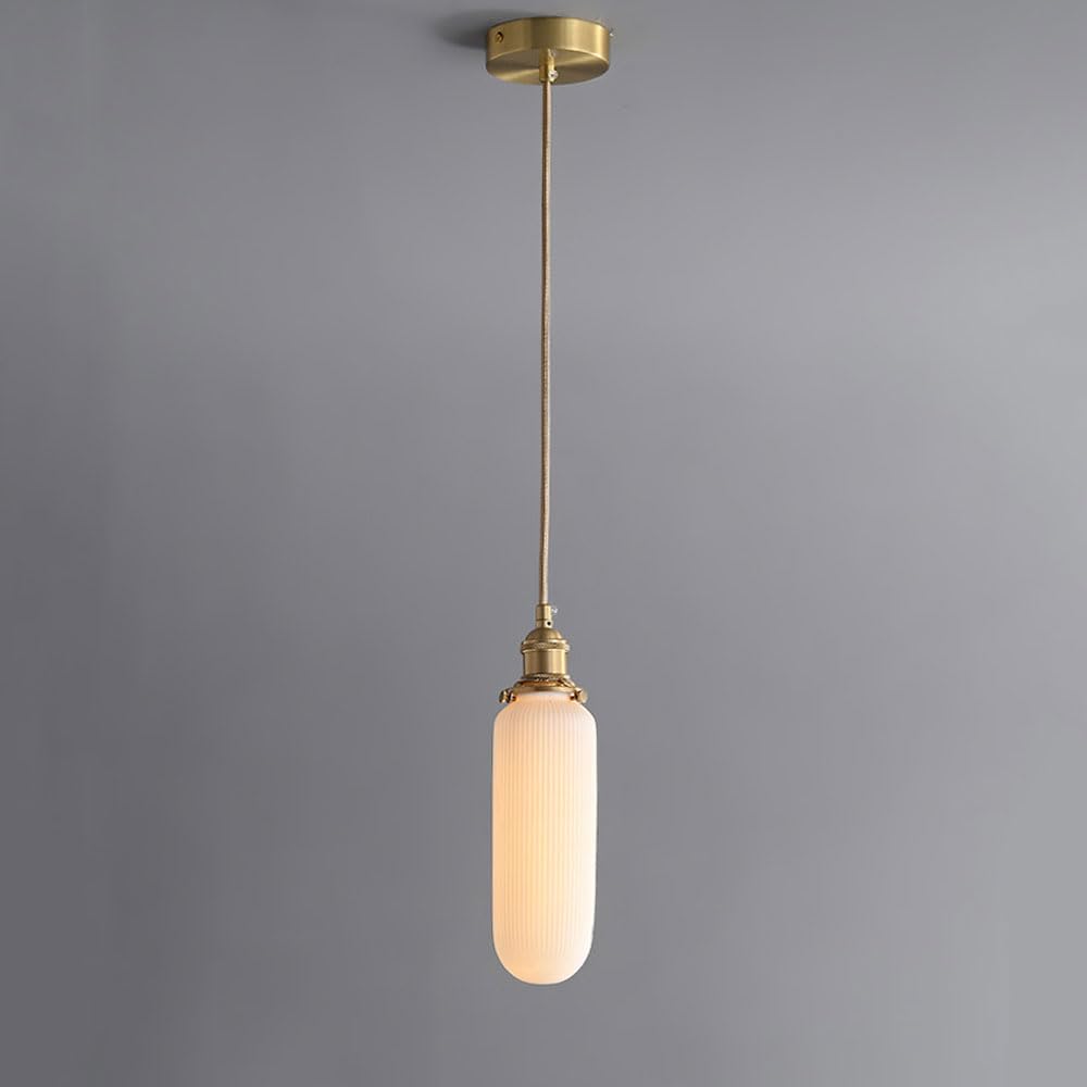 Lampe suspendue en laiton moderne pour créer une ambiance cocooning dans votre chambre