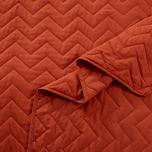 Nexhome King Size Quilt Set Lightweight Bedspreads Soft Microfiber Reversible Quilted Coverlet Rust Modern Style Polyline Pattern Bedding Set For All Season 3 Pieces (1 Quilt, 2 Pillow Shams) #TOP6