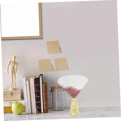 Verre à cocktail doré accessoire polyvalent et décoratif pour bar