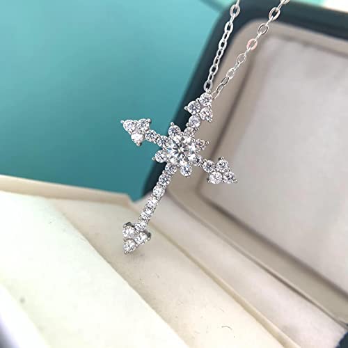 Collier croix diamant D contre les reflets ternes, éclat pur garanti