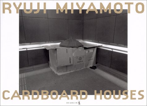 Ｃａｒｄｂｏａｒｄ　ｈｏｕｓｅｓ/ＢＥＡＲＬＩＮ/宮本隆司（１９４７-）（大型本） Cardboard houses | 宮本 隆司 |本 | 通販 | Amazon