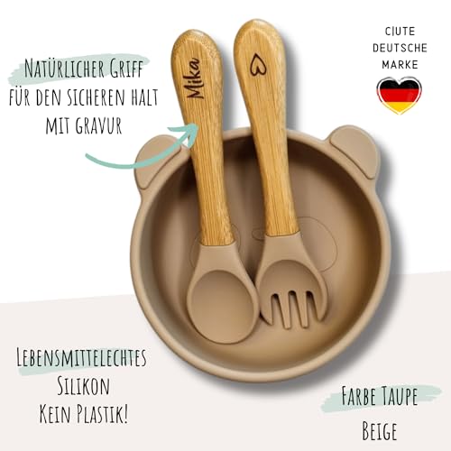 C|UTE – Kindergeschirr personalisiert mit Namen | Schüssel mit Saugnapf & Kinderbesteck (Esslernlöffel, Gabel) graviert | BPA-frei | Geschenk Babygeschirr ab 12 Monate (Taupe, Set ohne Lätzchen)
