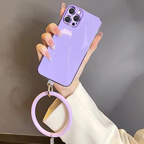 Coque silicone iPhone violette avec bracelet pour le quotidien