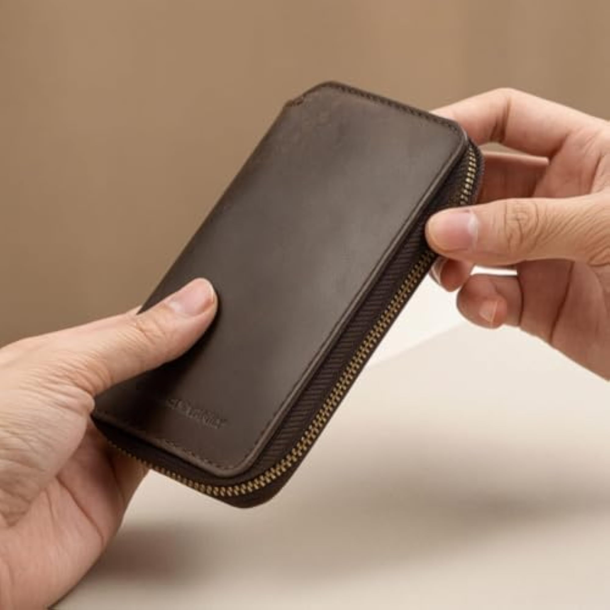 Zippered Leather Watch Case for Vintage Travel