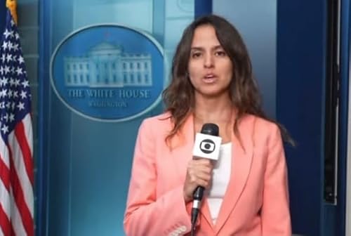 『“Show do Trump”, diz Raquel Krähenbühl sobre cobrir rotina na Casa Branca』のカバーアート
