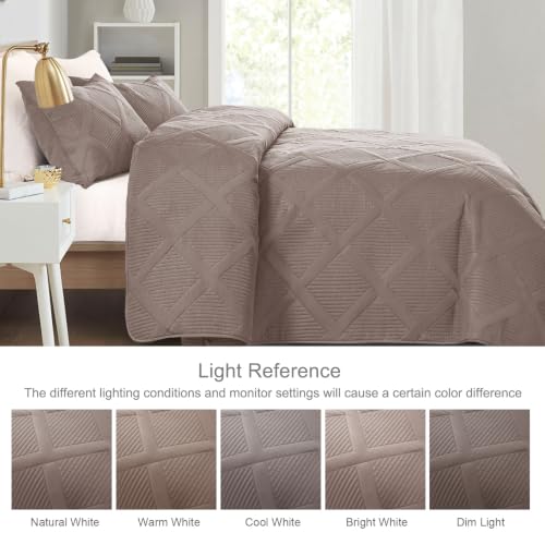 Exclusivo Mezcla 3-Piece California King Size Quilt Bedding Set, Taupe by Exclusivo Mezcla - Used condition - Image 3