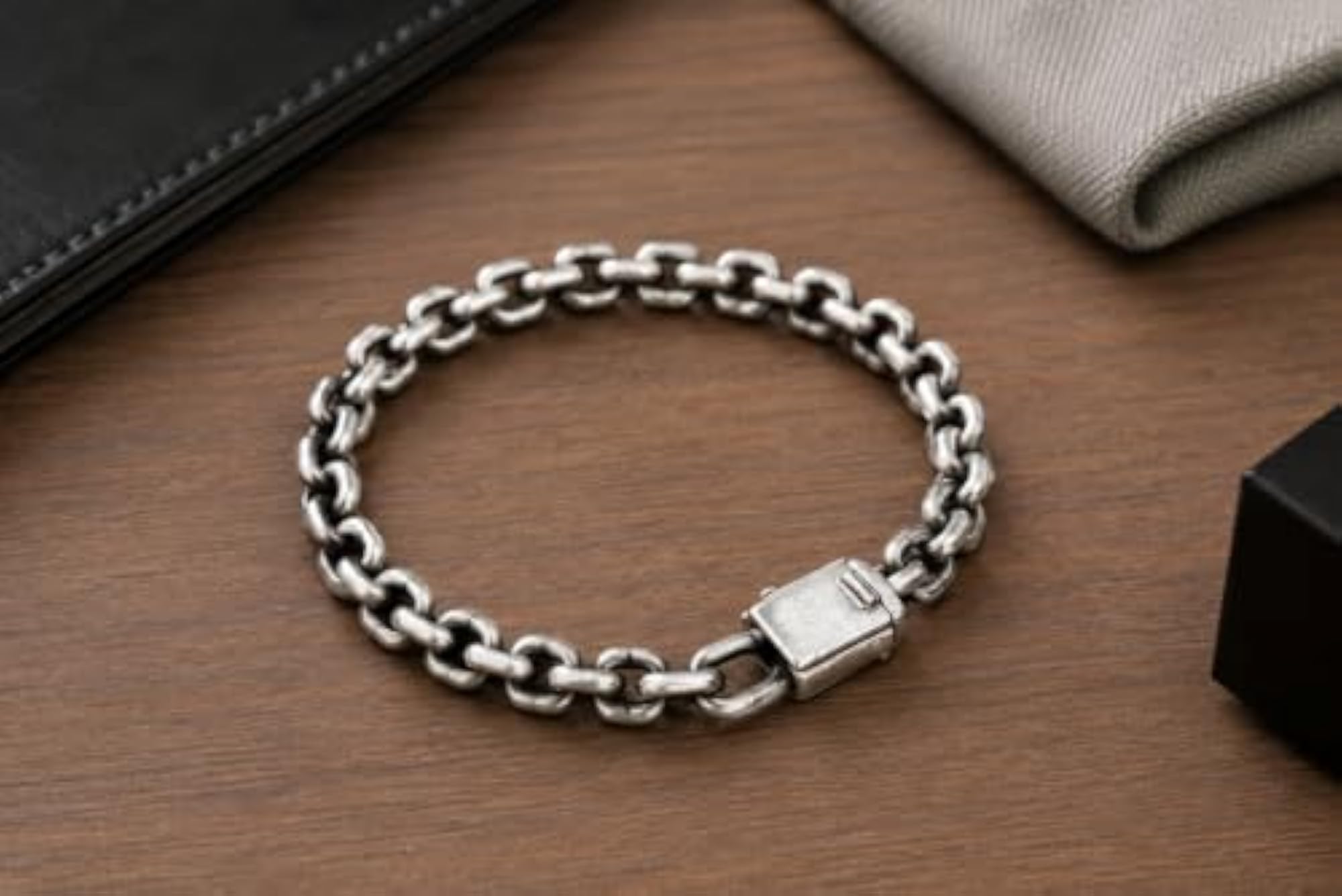 Stylish 925-Tone Heavy Chain Bracelet with Secure Box Clasp