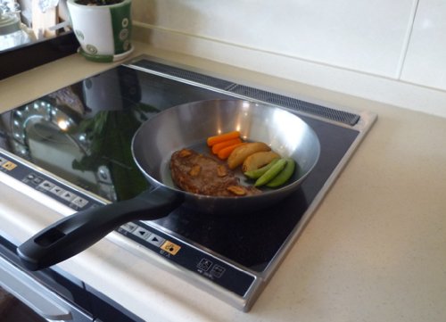鉄なのに軽い！手作り一点物の特大フライパン。 鉄なのに軽い！手作り一点物の特大フライパン。
