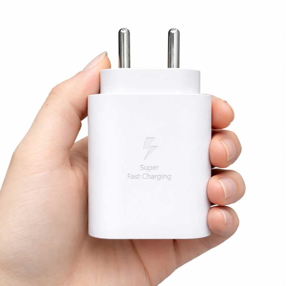 Image of Umake 25W USB-C Fast Charger Adapter, PD 3.0 Super Fast Charging Wall Charger, Smart IC Protection, Compatible with iPhone 16 /15 Series, OnePlus, Xiaomi & USB-C Devices - White