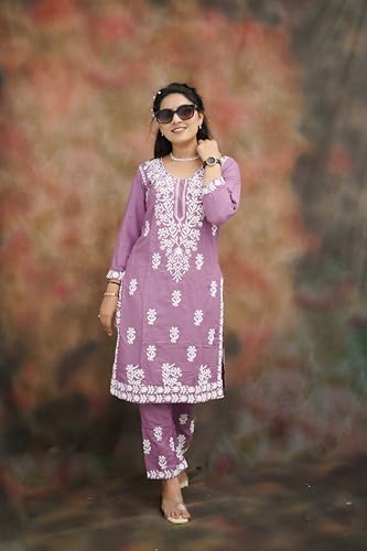 Image of Women's Cotton Blend Lucknowi Embroidered Chikankari Straight Kurta with Pant Set