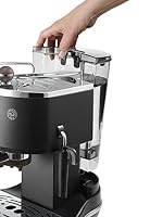 De'Longhi Icona Vintage ECOV 311.BK – Espresso Siebträgermaschine im RetroLook, Espressomaschine mit manuellem Milchaufschäumer, für Kaffeepulver oder ESE Pads, 1,4 l Wassertank, schwarz – Ansicht 3