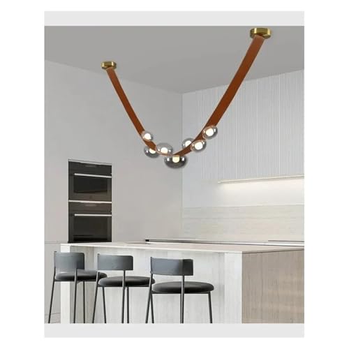 Lustre en verre et cuir pour combler le vide d'une grande hauteur sous plafond