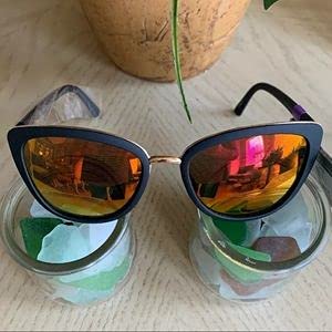 Foster Grant Women Sia Black Mirrored Sunglasses2