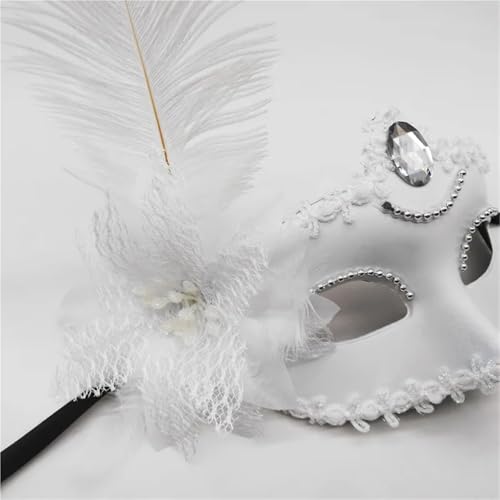 Masque en plumes de princesse idéal pour Halloween - 4