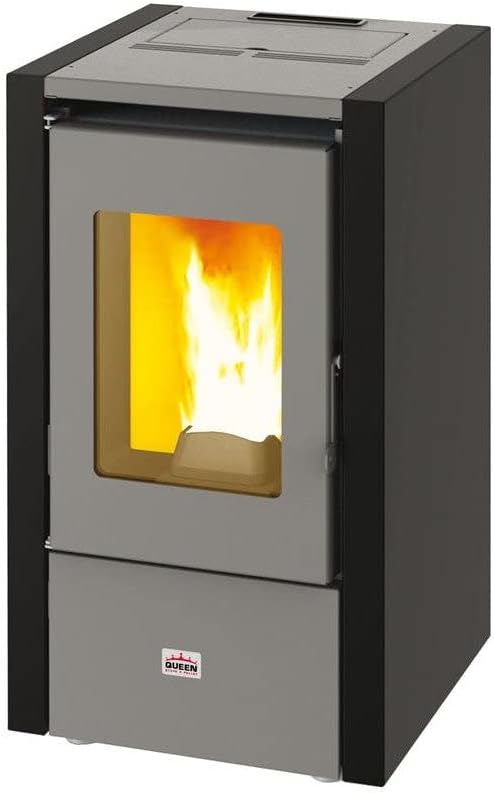 Front view of the Queen Mignon 6 pellet stove with a visible flame