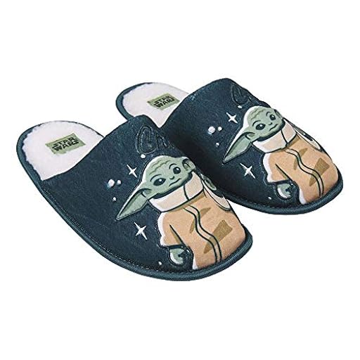 CERDÁ LIFE´S LITTLE MOMENTS - The Mandalorian | Zapatillas de Casa Abiertas Hombre The Mandalorian - Licencia Oficial Star Wars | Ya disponible en tu tienda friki favorita! En mundofriki.es!