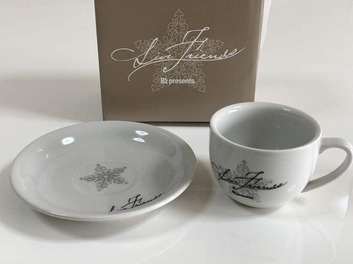 B&#39;z楽屋仕様・LIVE FRIENDSロゴ入りカップ&amp;ソーサー Amazon.co.jp: B'z 楽屋仕様 LIVE FRIENDS ロゴ入りカップ