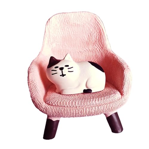 Figuras de gato en miniatura con sofá pequeño