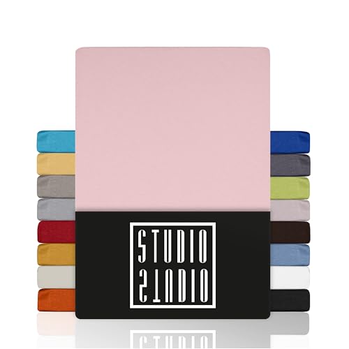 🛏️ ADATTABILITÀ PERFETTA – NESSUNO SCIVOLAMENTO – Elastico flessibile a 360° per una vestibilità impeccabile su materassi da 15 a 25 cm di altezza. Compatibile con letti standard e letti a molle – superficie liscia e ordinata per tutta la notte.