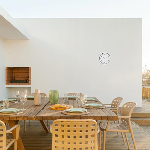 TFA Dostmann Außen Wanduhr wasserdicht, 60.3078, Outdoor Uhr, UV beständig, Quarzuhr ohne Funk, für Schwimmbad, Terrasse, Garten, Balkon, 30,5cm Durchmesser, gut ablesbar, weiß