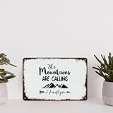 Photo Gallery cartello in metallo motivazionale con scritta in inglese "the mountains are calling and i must go", cartello decorativo in alluminio, decorazione da parete per camera da letto, bar, ufficio, garage Photo Gallery cartello in metallo motivazionale con scritta in inglese "the mountains are calling and i must go", cartello decorativo in alluminio, decorazione da parete per camera da letto, bar, ufficio, garage