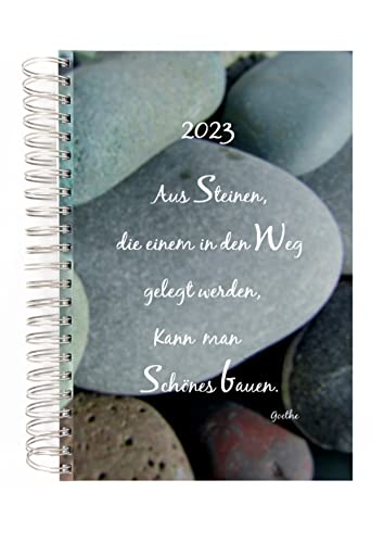 2023 Dicker Kalender - STEINE "Aus Steinen, die einem in den Weg gelegt werden, kann man Schönes bauen." - MADE IN GERMANY - Ideal fürs Büro - Spiralbindung - pro Tag eine volle DIN A4 Seite Platz - Tageskalender | Bürokalender | Schreibtischkalender | extra großer Kalender | Terminkalender | Planungsbuch | TageBuch-Kalender Cover