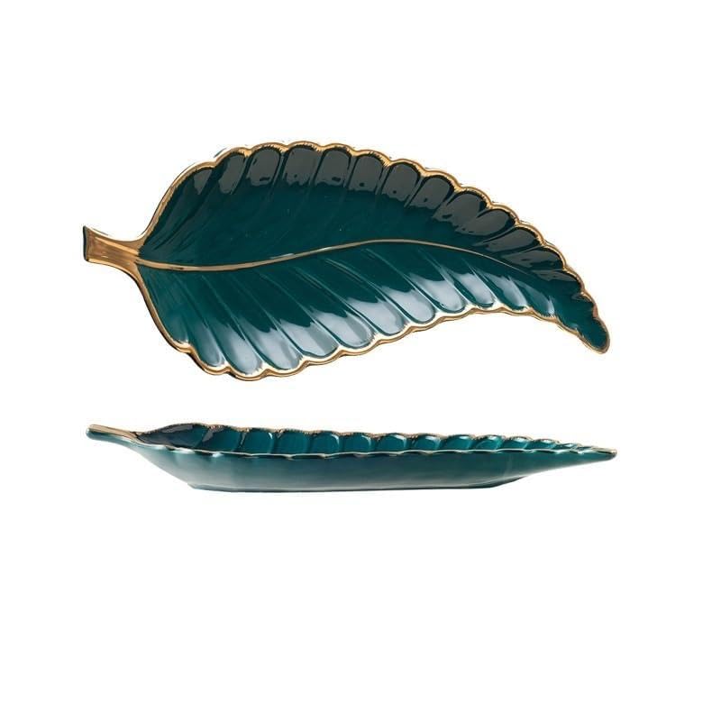 Assiettes à salade et plateau décoratif en céramique pour présentation moderne de cuisine