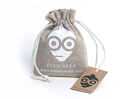 Pick Geek Púas De Guitarra | 51 x Selecciones Para Su Guitarra Eléctrica, Acústica, o Bajo | 1 Espesor - MEDIANO | Regalado en una Bolsa De Lino | Incluye un Soporte Wedgie GRATIS de Pick Geek