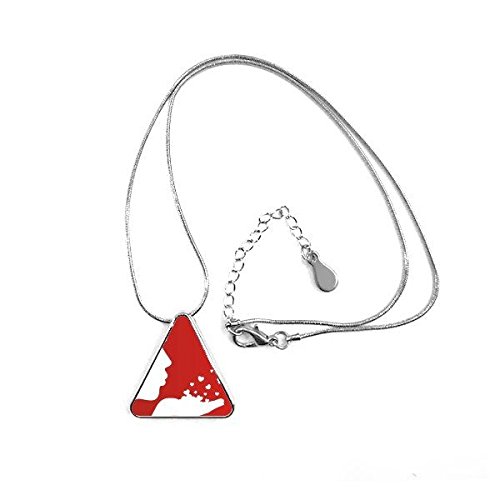 Collier Saint Valentin motif triangle pour remplacer les bijoux classiques sans originalité
