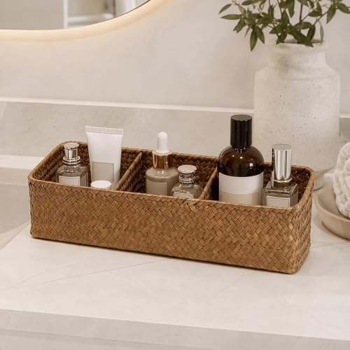 Cesta de contador con partición para organizar crema facial y peine en el baño 4