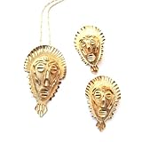 Artisanat ivoirien, fin et détaillé, pour un look authentique.