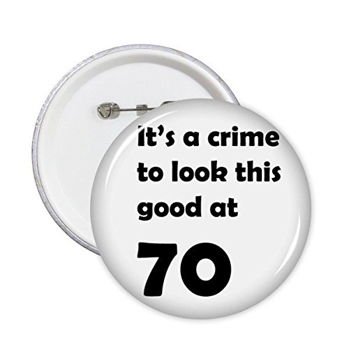 Badge 70 ans motif lettres anglaises pour accessoire de fête d'anniversaire