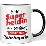 JUNIWORDS Tasse, Eine Superheldin ohne Umhang nennt man Rohrlegerin, Schwarz (7536822)