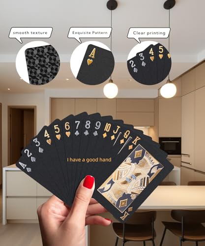 2 Decks wasserdichte Kunststoff-Spielkarten UK Set mit 4 farbigen Würfeln | Waschbare, lichtbeständige Pokerkarten in Gold & Schwarz | Inklusive robuster PP-Aufbewahrungsbox für Pub-Abende, Reisen – Bild 7