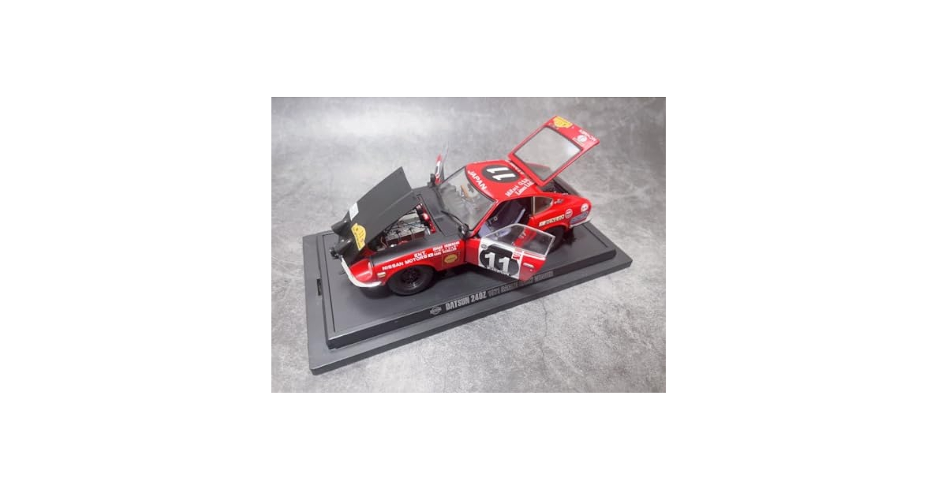 京商1/18ダットサン240Ｚ1971サファリラリー優勝車　No.11 Amazon | 京商1/18 ダットサン240Z 1971 サファリ・ラリーNo.11