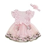 Carolilly Vêtement Nouveau Né Bébé Fille Eté de 2 Pièces, Barboteuse à Manches Courtes avec Jupette en Dentelle Florale + Bandeau Assorti (0 24 Mois) (Rose B, 0 3M)
