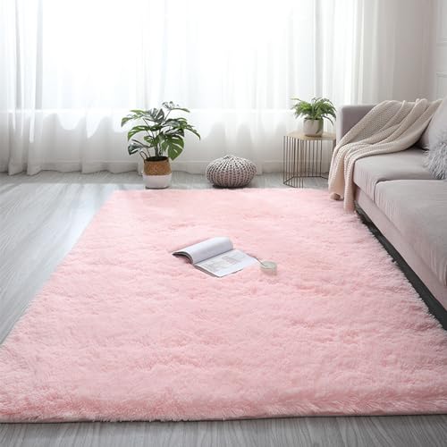 Tapis moelleux à poils longs pour créer un coin lecture cosy dans votre salon