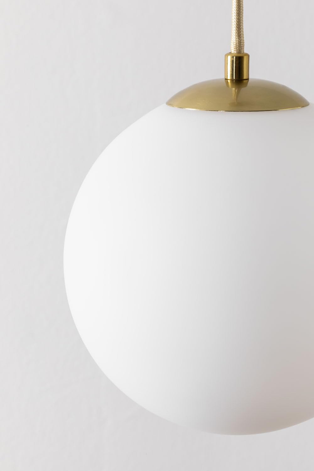 SKLUM Żelazna lampa sufitowa ze szklaną kulą Uvol Ø19 cm