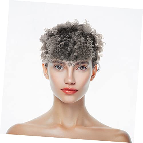 Afro Puff avec frange pour masquer un coiffage manqué instantanément