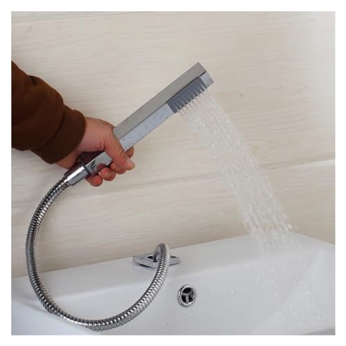Robinet de baignoire cascade de salle de bains chromé sur plage avec douche à main