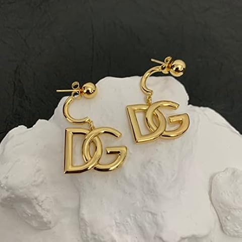 Earring European and American high sense fashion ol simple letter Earrings Cover