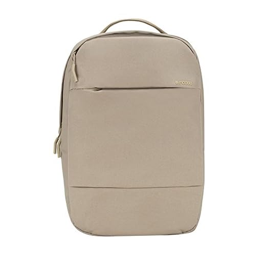 Incase City Compact - Mochila para portátiles Apple MacBook Pro de hasta 15"/iPad, Color Caqui