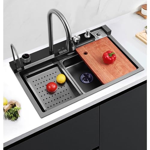 Fregadero cocina cascada con múltiples accesorios para solucionar la falta de espacio 2