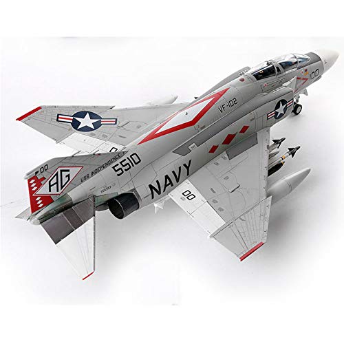 Maquette 1/48 F-4J VF-102 Diamondbacks pour exposition vitrine