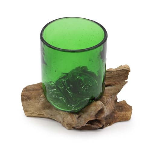 Botellas de cerveza recicladas con base de madera para ambientar terrazas y cenas con amigos 3