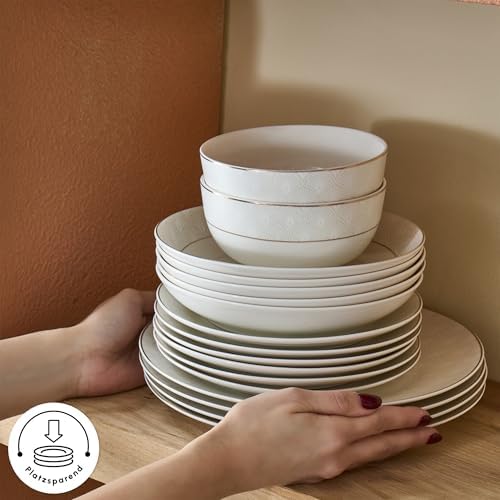 Komplett gedeckter Tisch mit Karaca Elegance Bone Mandarin Tafelservice.